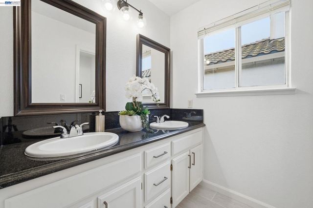 8516 Peachtree Ave, Newark, CA 94560