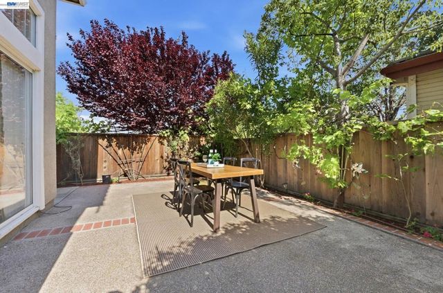 8516 Peachtree Ave, Newark, CA 94560