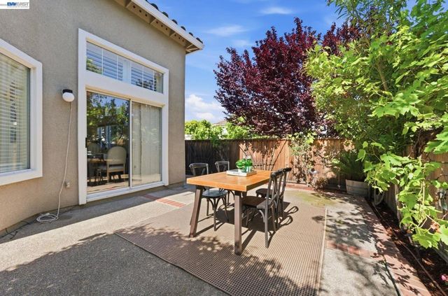 8516 Peachtree Ave, Newark, CA 94560
