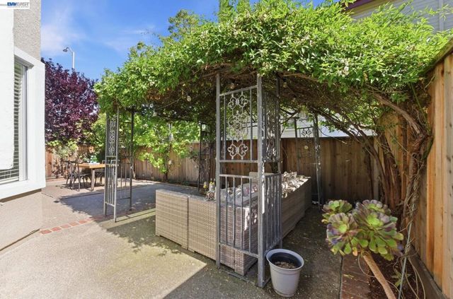 8516 Peachtree Ave, Newark, CA 94560