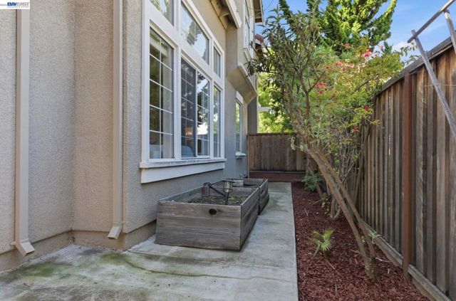 8516 Peachtree Ave, Newark, CA 94560