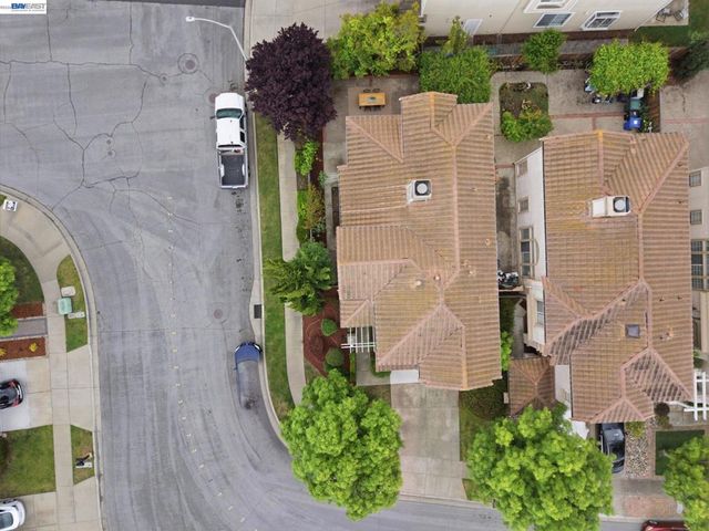 8516 Peachtree Ave, Newark, CA 94560