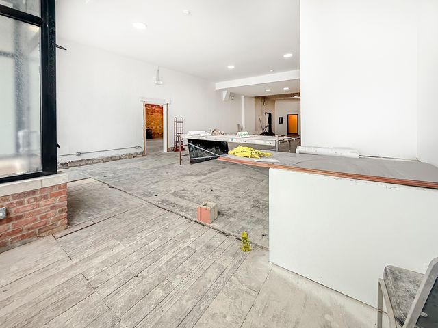 6413 W Irving Park Road, Chicago, IL 60634