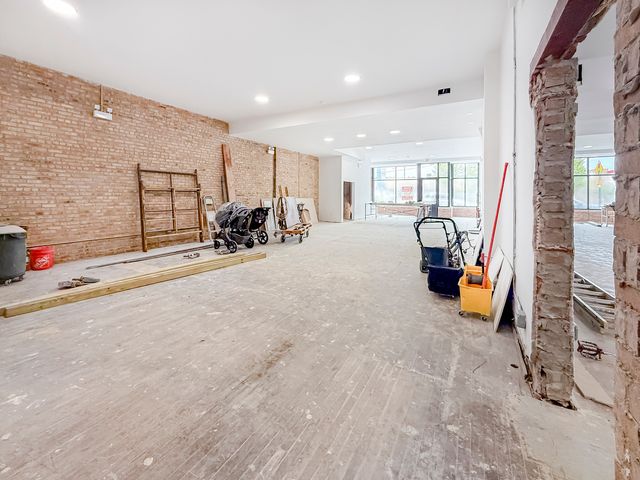 6413 W Irving Park Road, Chicago, IL 60634