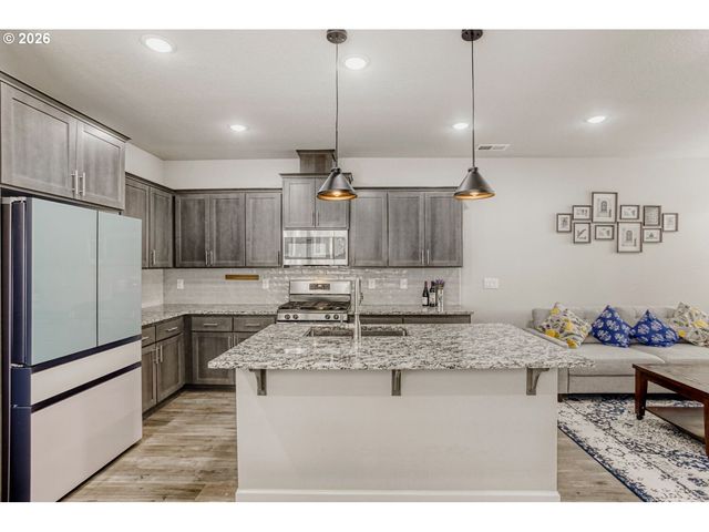 7746 Se YOUNGS St, Hillsboro, OR 97123