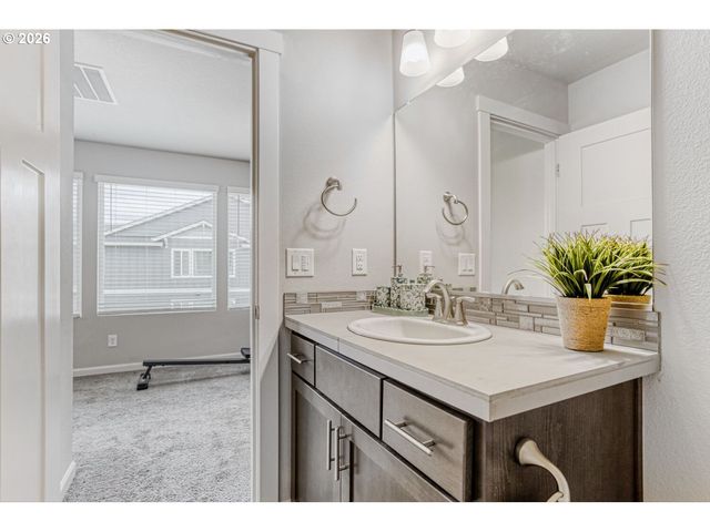 7746 Se YOUNGS St, Hillsboro, OR 97123