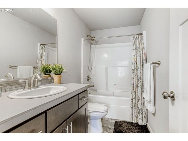 7746 Se YOUNGS St, Hillsboro, OR 97123