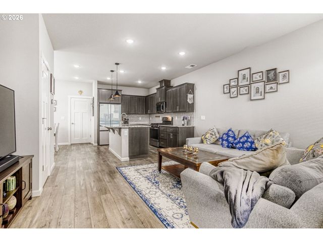 7746 Se YOUNGS St, Hillsboro, OR 97123