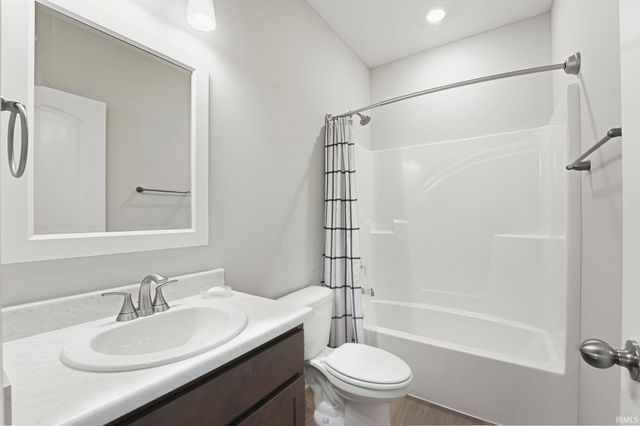 832 Owls Point, Fort Wayne, IN 46825