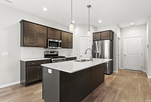 832 Owls Point, Fort Wayne, IN 46825