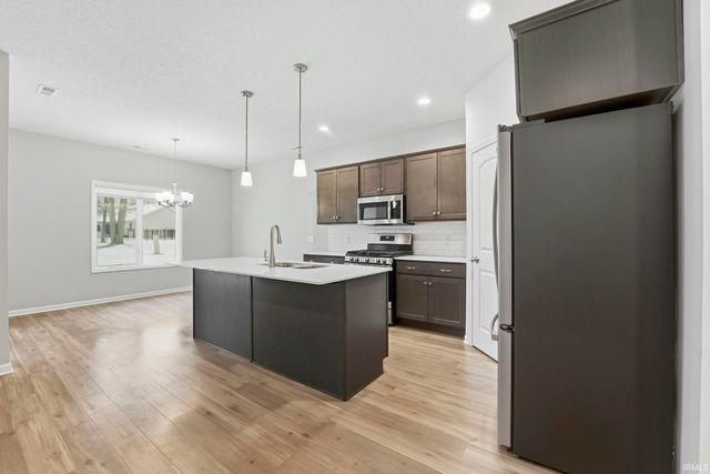 832 Owls Point, Fort Wayne, IN 46825