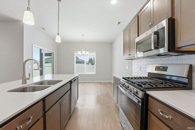 832 Owls Point, Fort Wayne, IN 46825