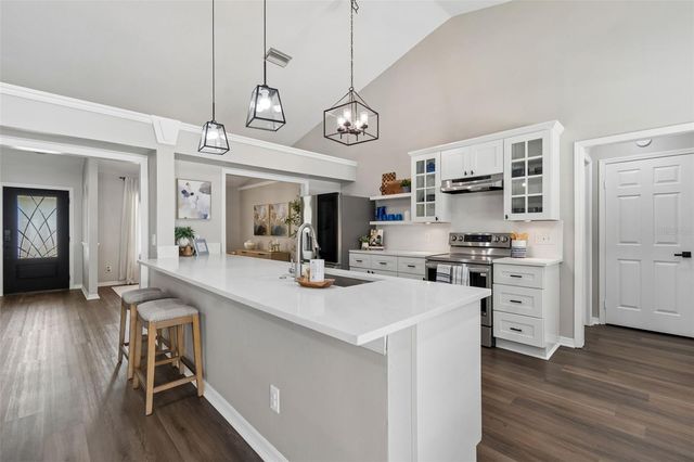 9735 CYPRESS POND AVENUE, Tampa, FL 33647