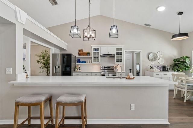 9735 CYPRESS POND AVENUE, Tampa, FL 33647