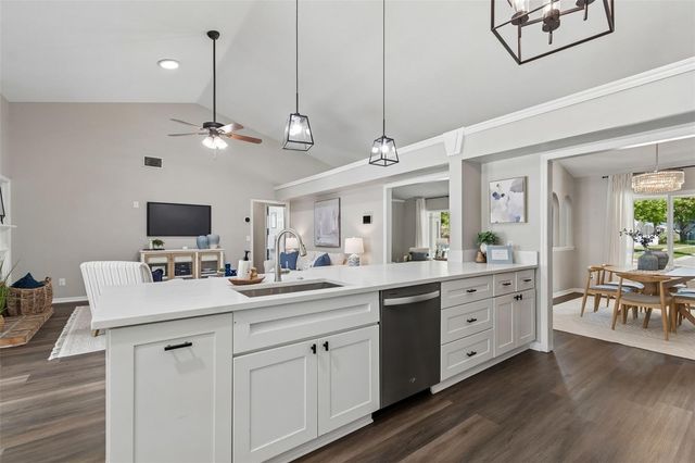 9735 CYPRESS POND AVENUE, Tampa, FL 33647