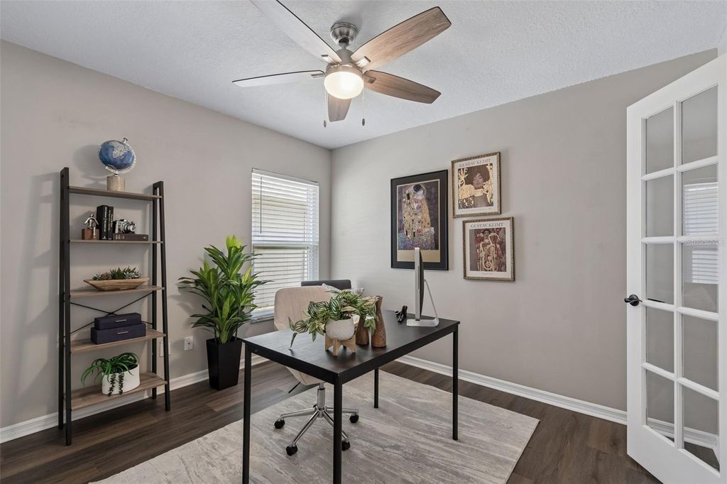 Image 8 of property listing at 9735 CYPRESS POND AVENUE, Tampa, FL 33647