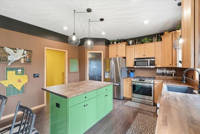1431 Pioneer Circle, Houlton, WI 54082