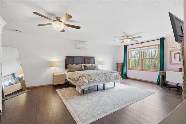 1431 Pioneer Circle, Houlton, WI 54082
