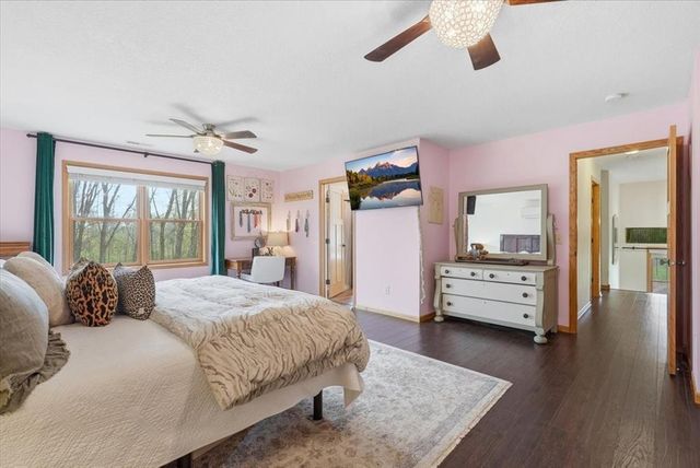 1431 Pioneer Circle, Houlton, WI 54082