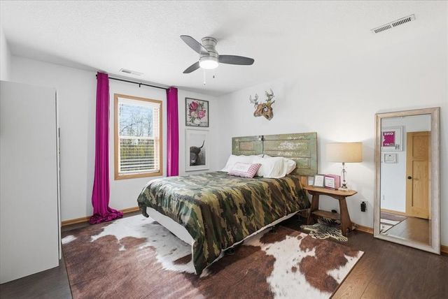 1431 Pioneer Circle, Houlton, WI 54082