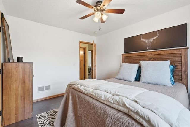 1431 Pioneer Circle, Houlton, WI 54082
