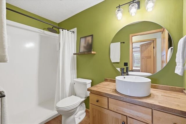 1431 Pioneer Circle, Houlton, WI 54082