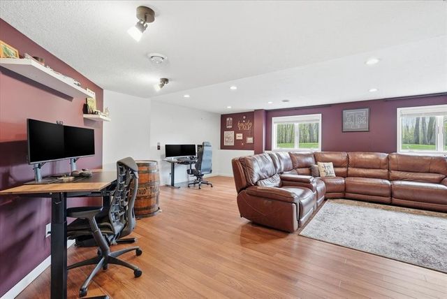 1431 Pioneer Circle, Houlton, WI 54082