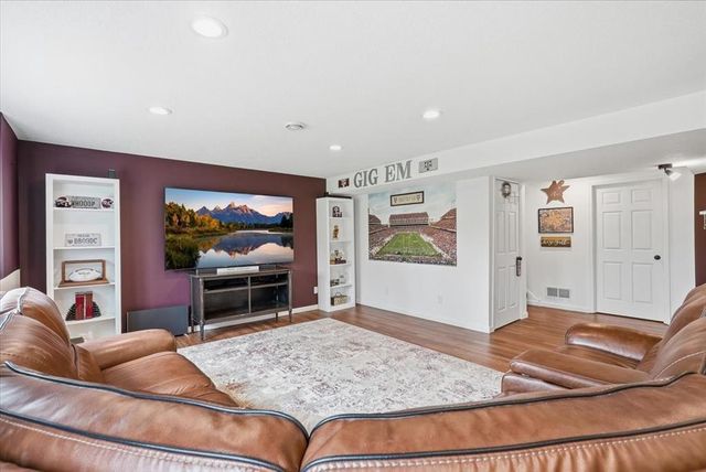 1431 Pioneer Circle, Houlton, WI 54082