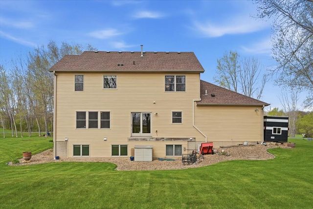 1431 Pioneer Circle, Houlton, WI 54082