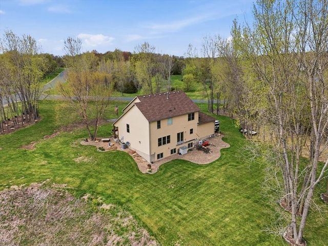 1431 Pioneer Circle, Houlton, WI 54082