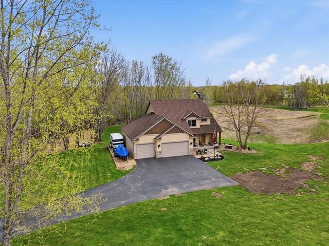 1431 Pioneer Circle, Houlton, WI 54082