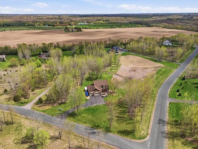 1431 Pioneer Circle, Houlton, WI 54082