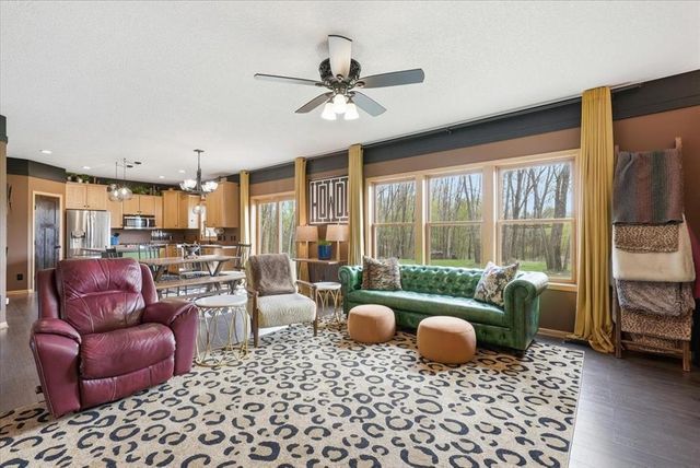 1431 Pioneer Circle, Houlton, WI 54082