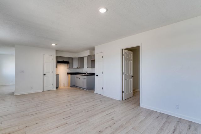 7035 W Newell St, Wichita, KS 67212