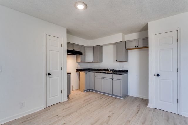 7035 W Newell St, Wichita, KS 67212