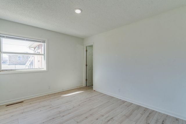 7035 W Newell St, Wichita, KS 67212