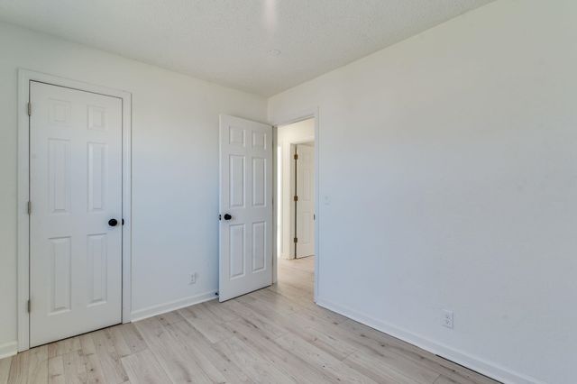 7035 W Newell St, Wichita, KS 67212