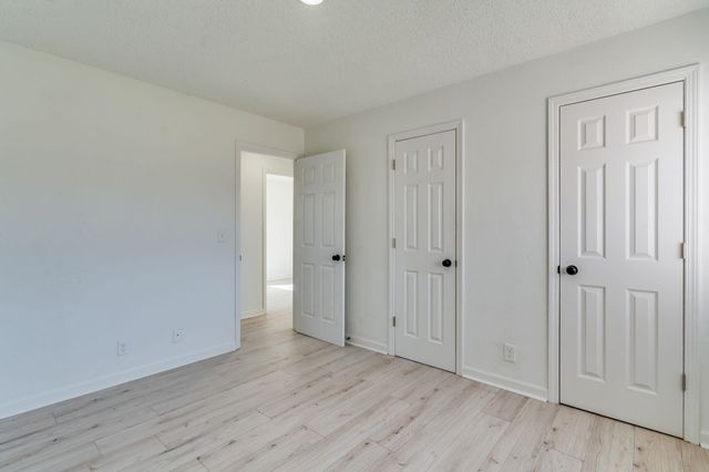 7035 W Newell St, Wichita, KS 67212