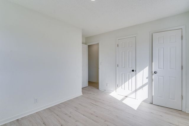 7035 W Newell St, Wichita, KS 67212
