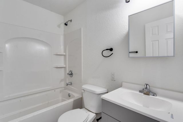 7035 W Newell St, Wichita, KS 67212
