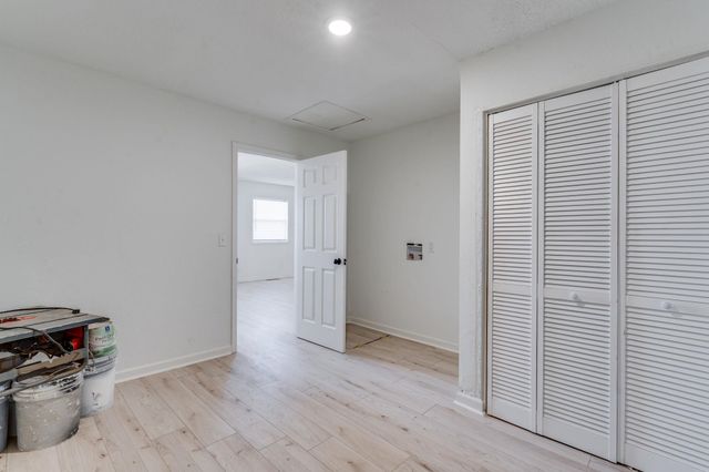 7035 W Newell St, Wichita, KS 67212