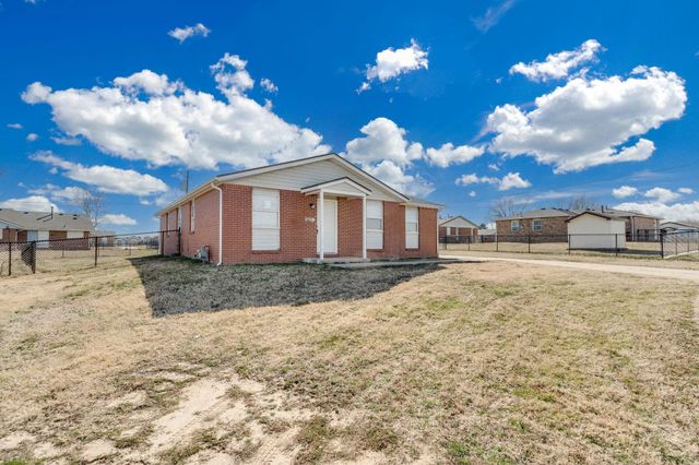 7035 W Newell St, Wichita, KS 67212