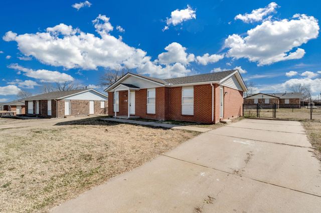 7035 W Newell St, Wichita, KS 67212
