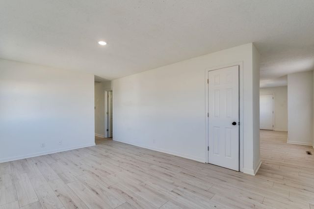 7035 W Newell St, Wichita, KS 67212