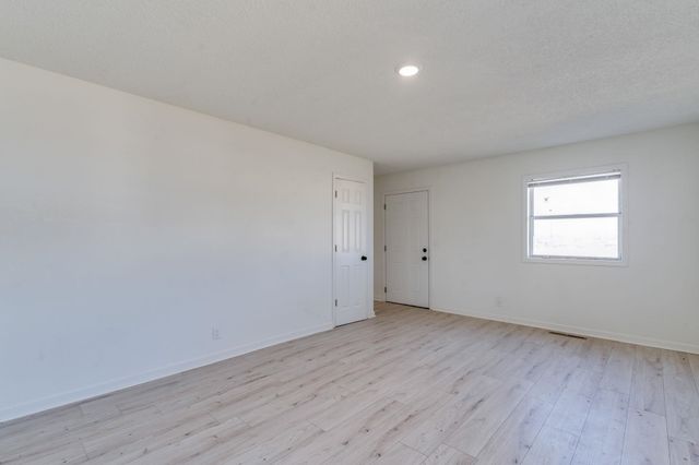 7035 W Newell St, Wichita, KS 67212