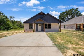 935 Duckenfield Ave., Tyler, TX 75701