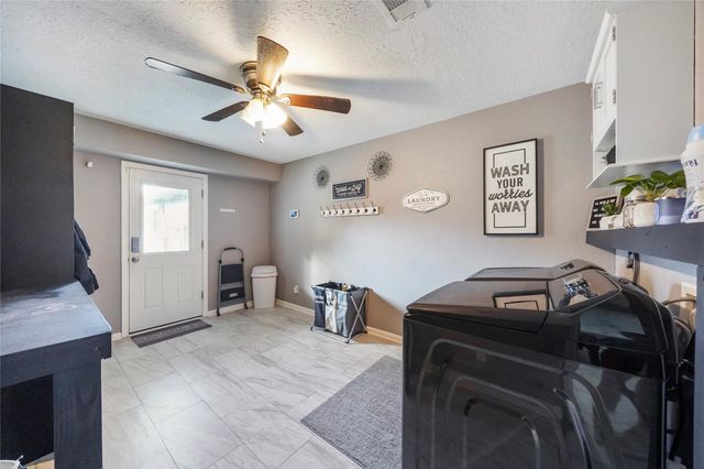 304 Old Bayou Drive, Dickinson, TX 77539