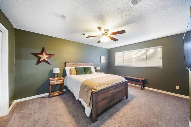 304 Old Bayou Drive, Dickinson, TX 77539