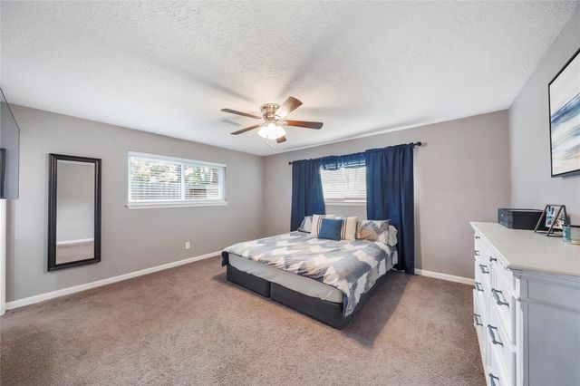 304 Old Bayou Drive, Dickinson, TX 77539