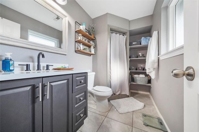 304 Old Bayou Drive, Dickinson, TX 77539